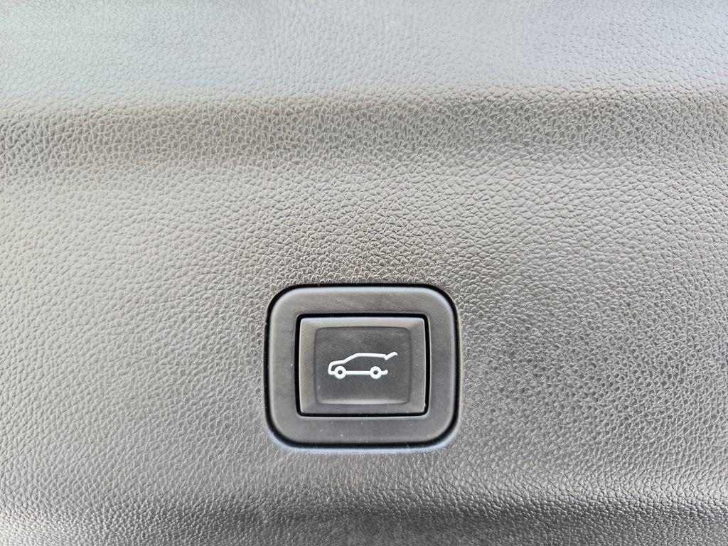Certified Used 2024 Onyx Black GMC SLT image 19
