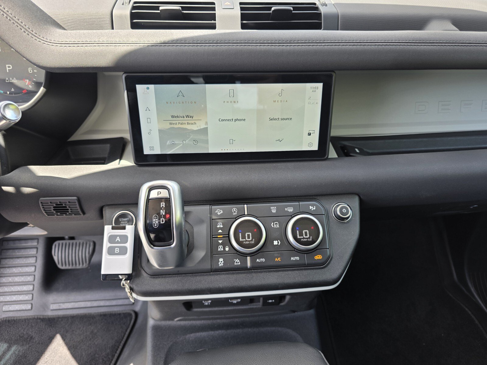 Used 2021 Pangea Green Metallic Land Rover 90 First Edition image 19