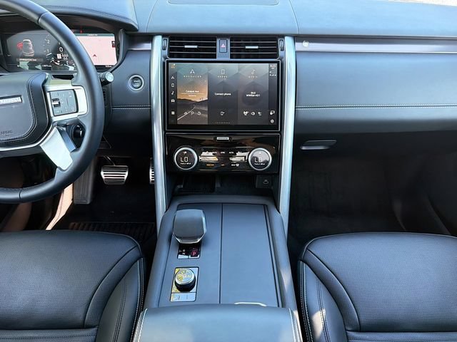 Used 2025 Santorini Black Metallic Land Rover Metropolitan Edition image 20
