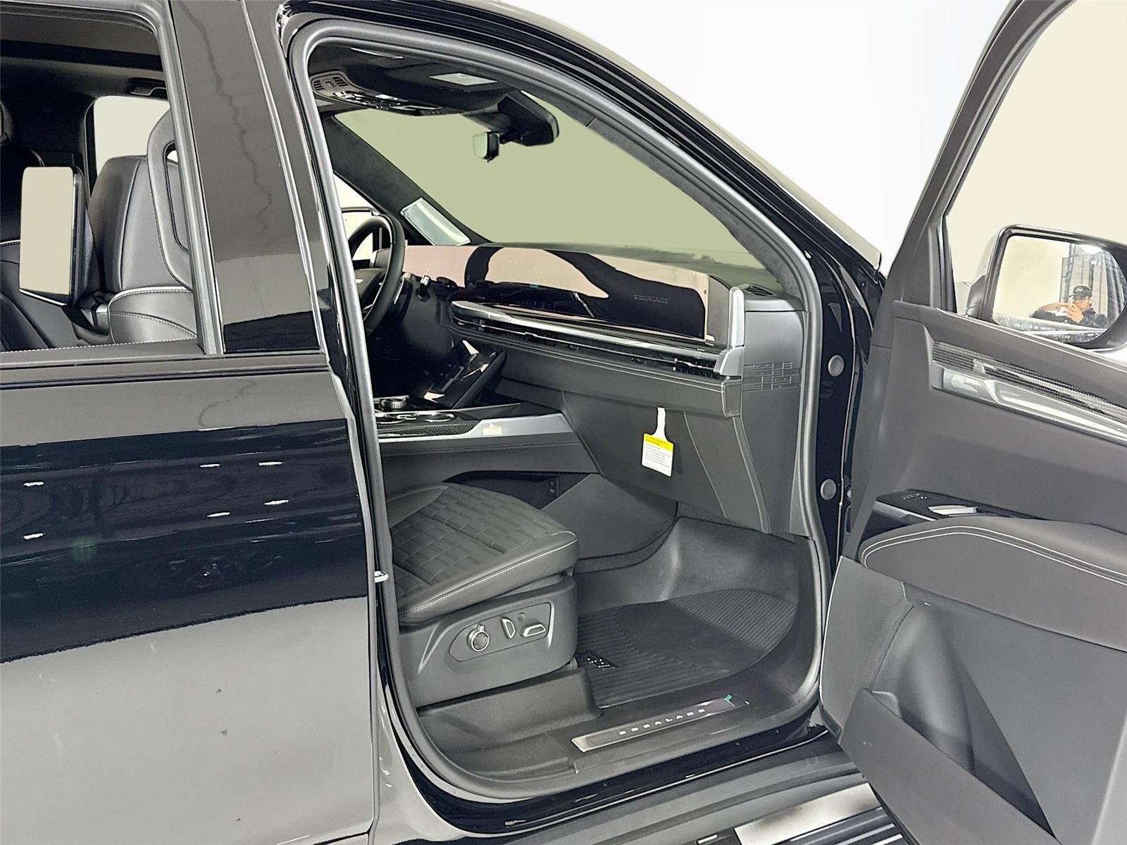 Used 2026 Black Raven Cadillac AWD V-Series | ONYX Pkg | Heated/Vented Seats image 35