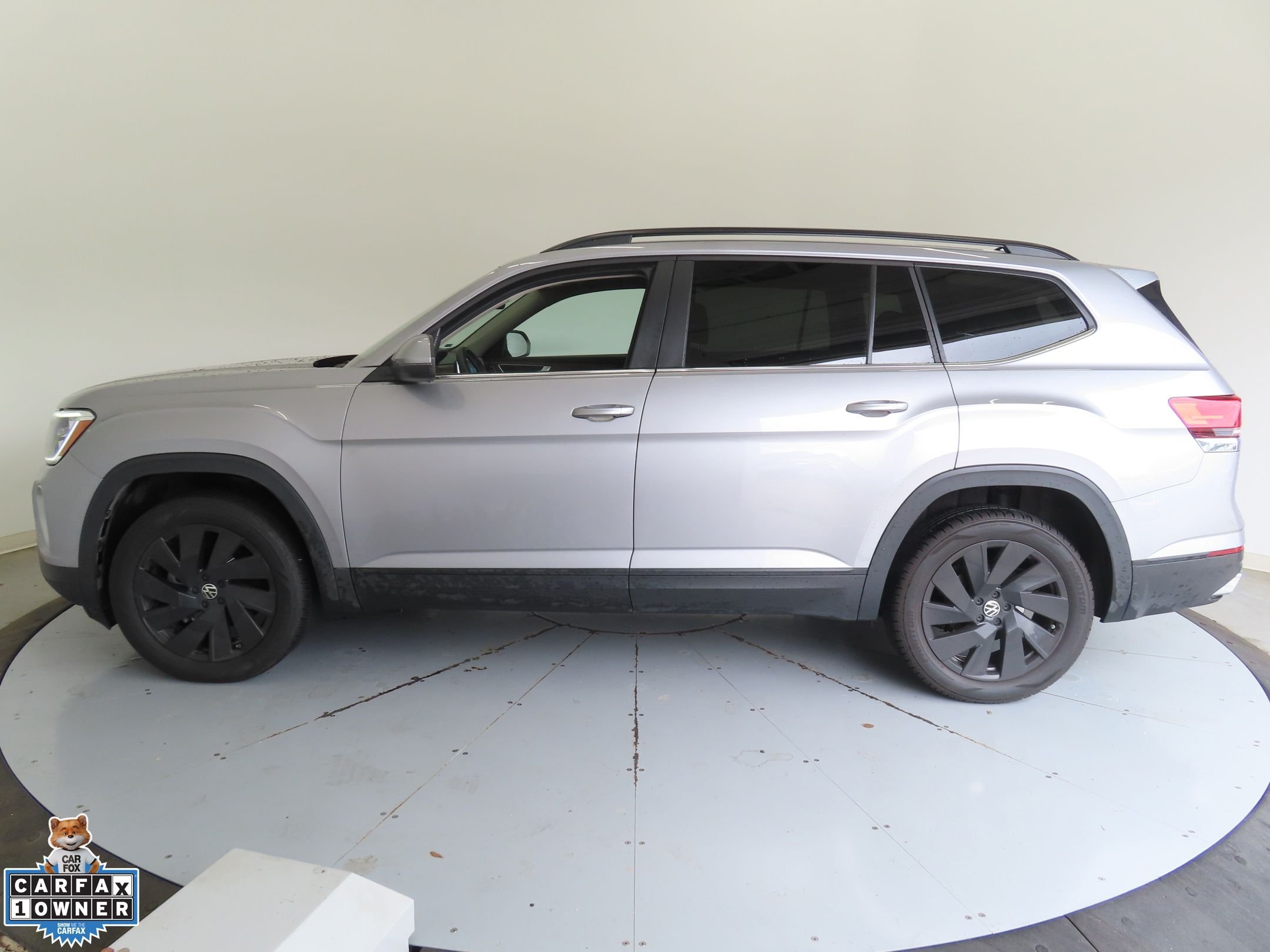 Used 2024 Silver Volkswagen 2.0T SE w/Technology image 7