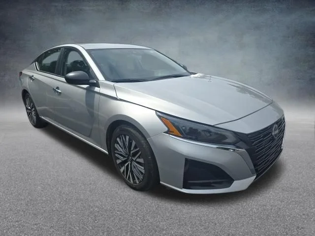 Used 2025 Silver Nissan 2.5 SV image 9