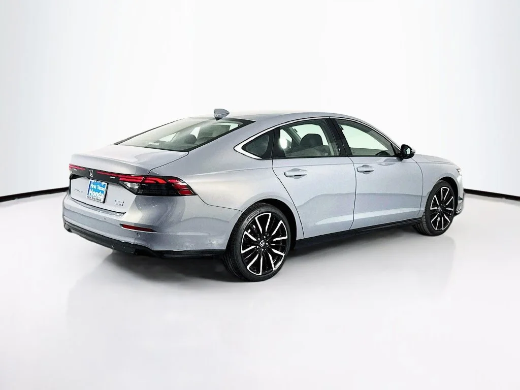 New 2026 Urban Gray Pearl Honda Touring image 7