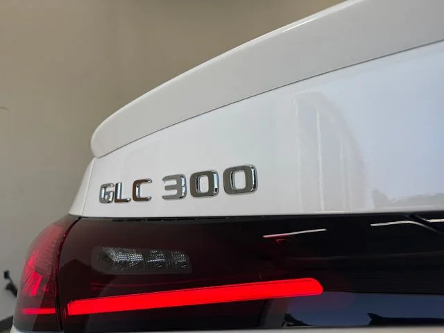 New 2027 Polar White Mercedes-Benz GLC 300 image 45