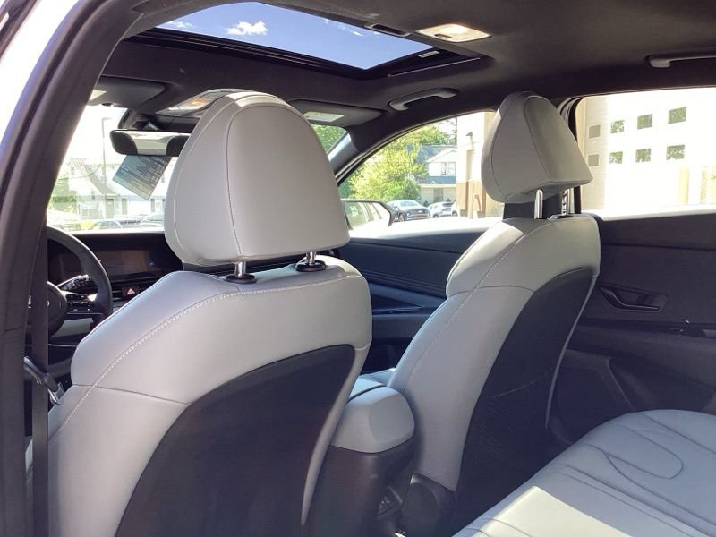 2025 Hyundai Elantra Limited - Photo 19