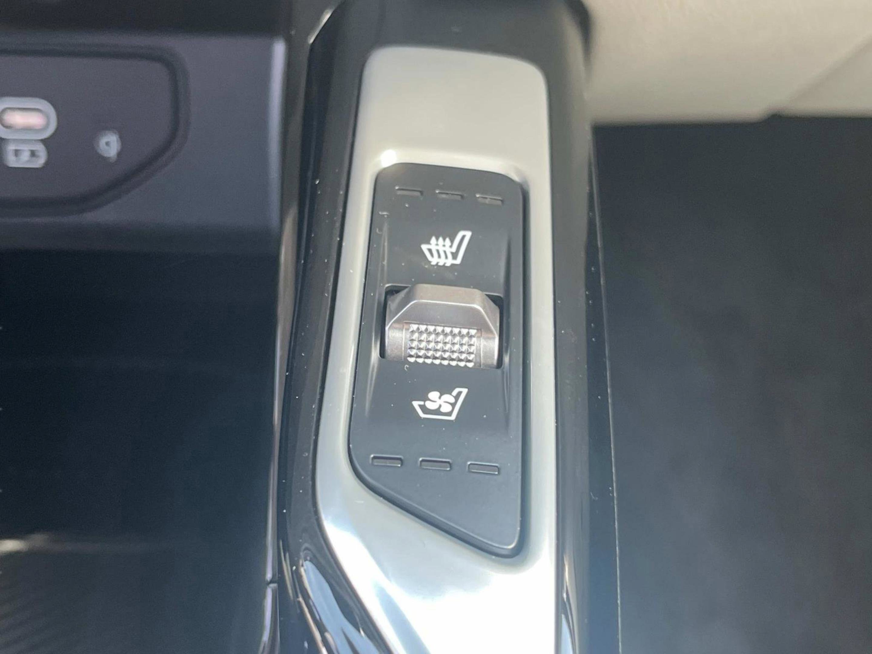 2025 Kia Sorento X-Line SX - Photo 33
