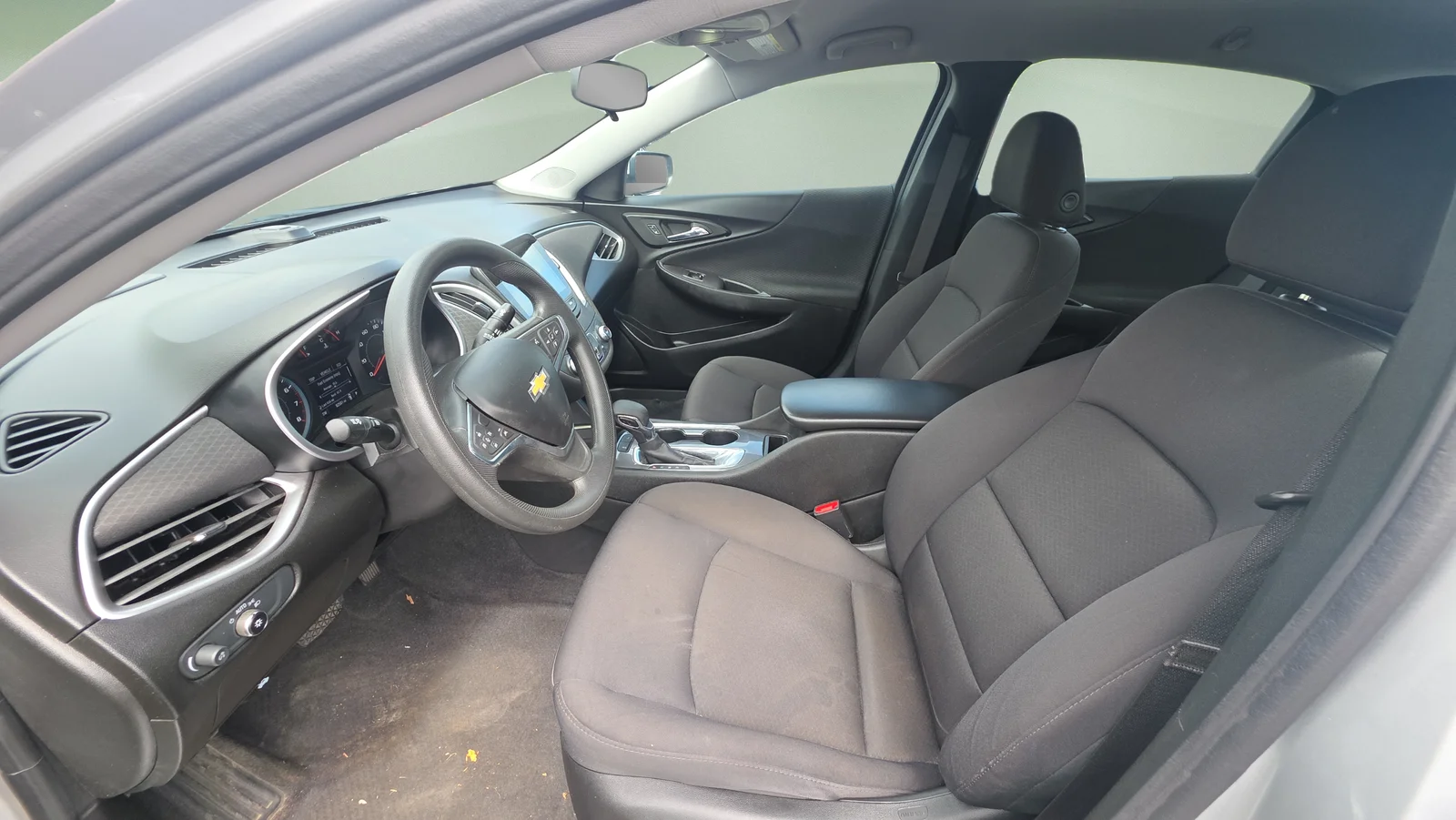 Used 2022 Silver Chevrolet LS image 17