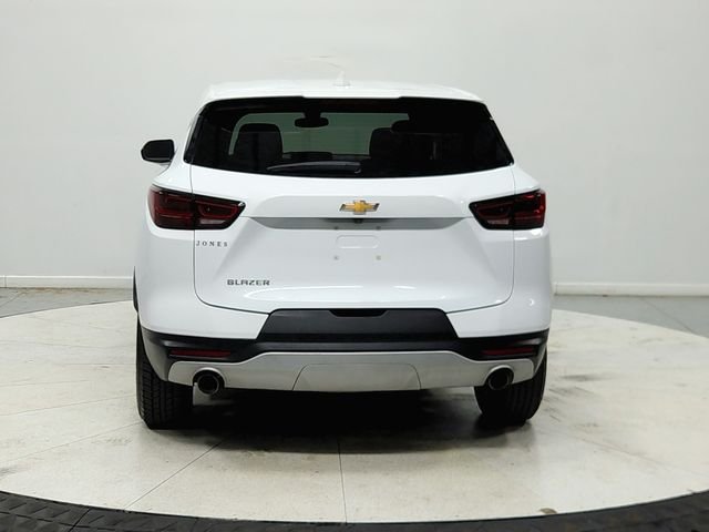 Used 2025 White Chevrolet LT image 7