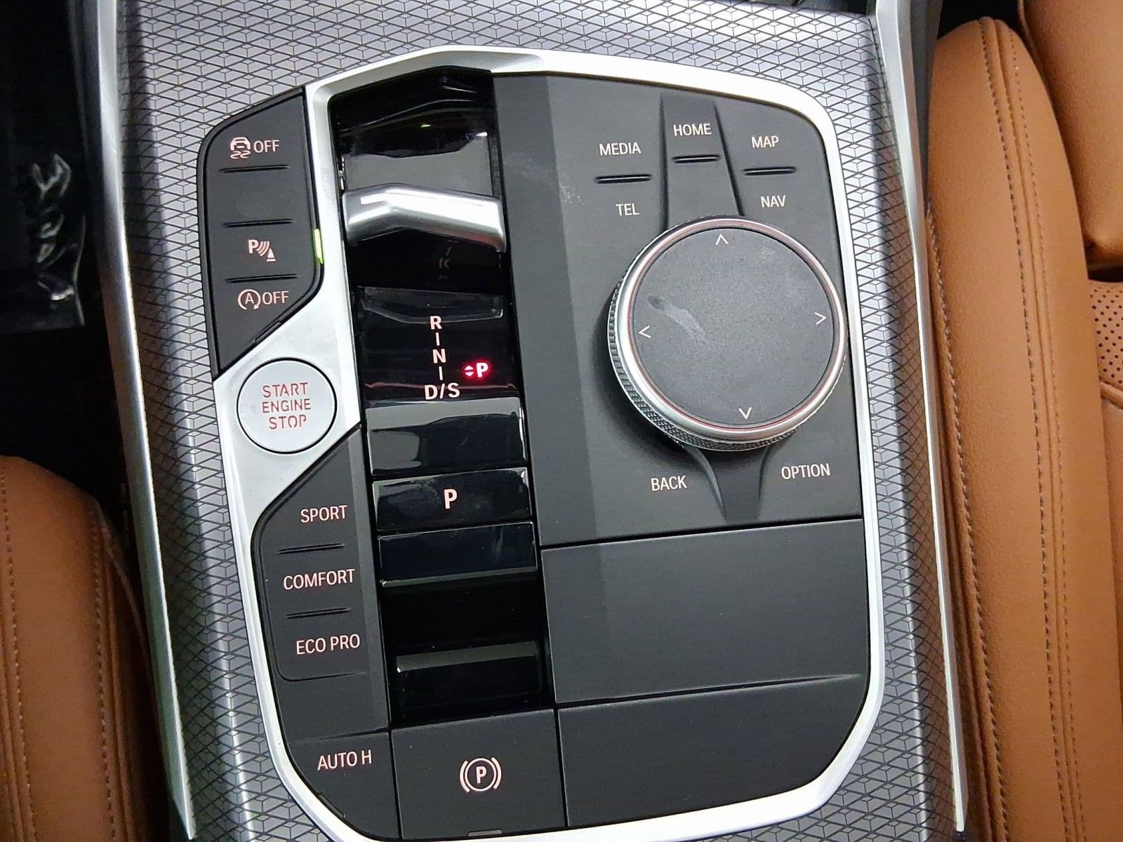 2025 BMW 3 Series 330i - Photo 16