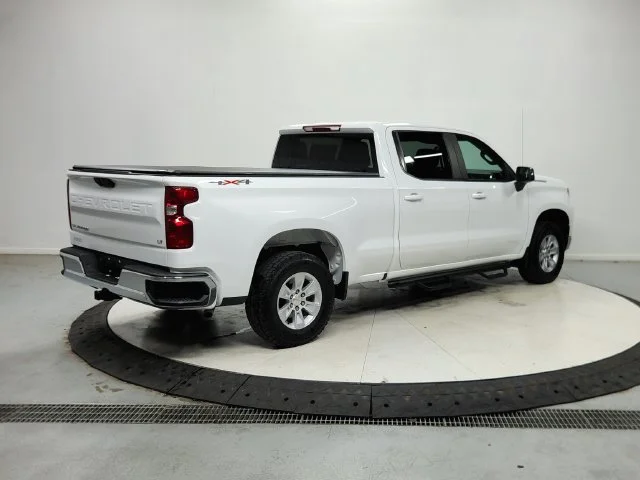 Used 2025 Summit White Chevrolet LT image 8