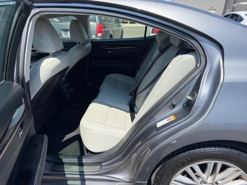 Used 2013 Nebula Gray Pearl Lexus 4dr Sdn image 9