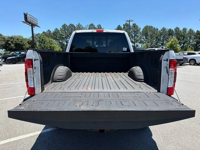 Used 2017  Ford Lariat image 18