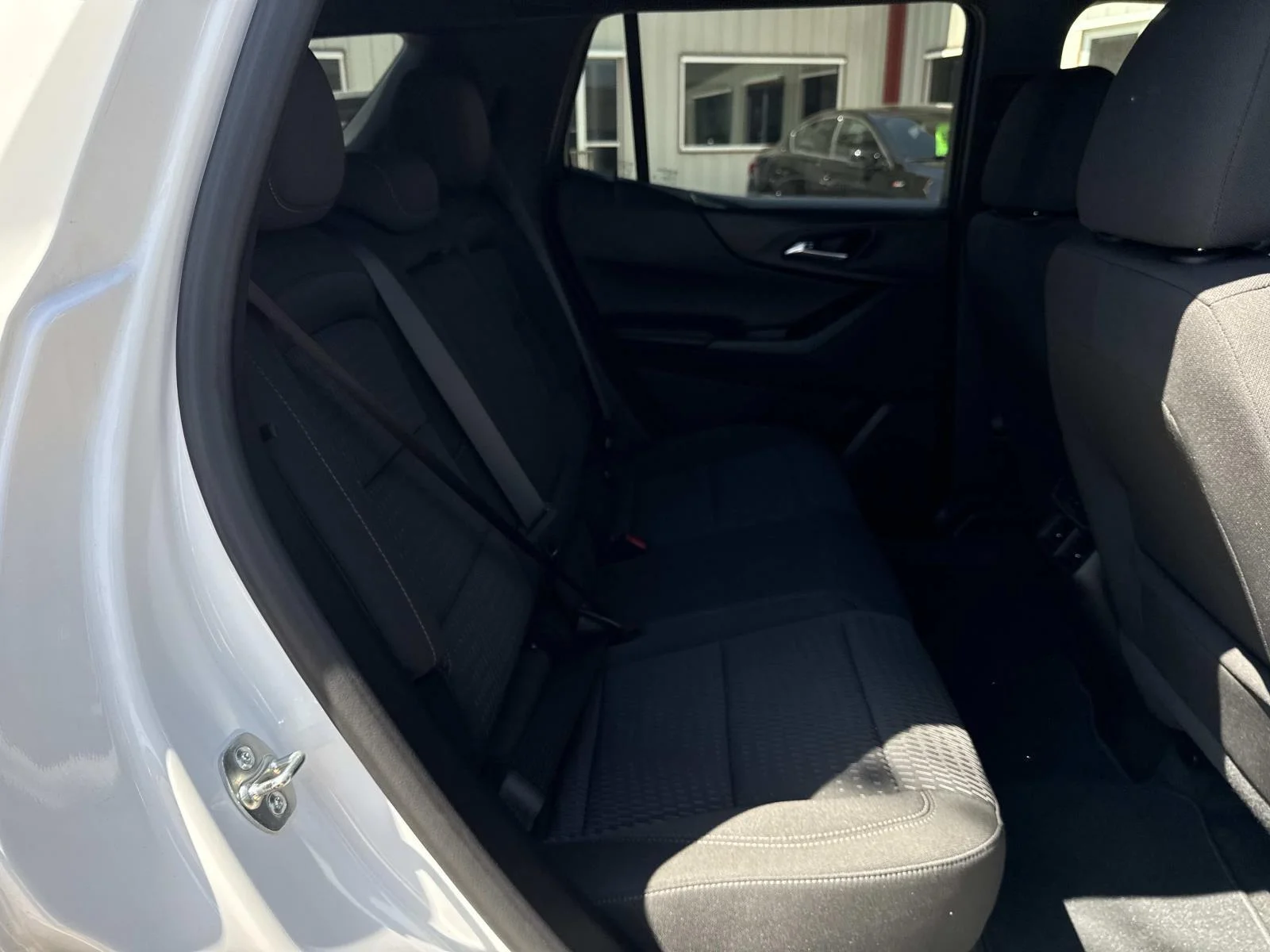 Used 2025 White Chevrolet FWD LT image 9