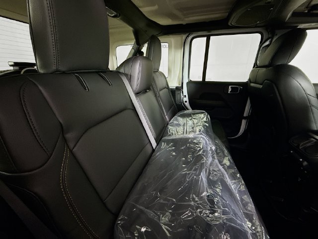 New 2026 Bright White Clear-Coat Exterior Paint Jeep Sahara image 26