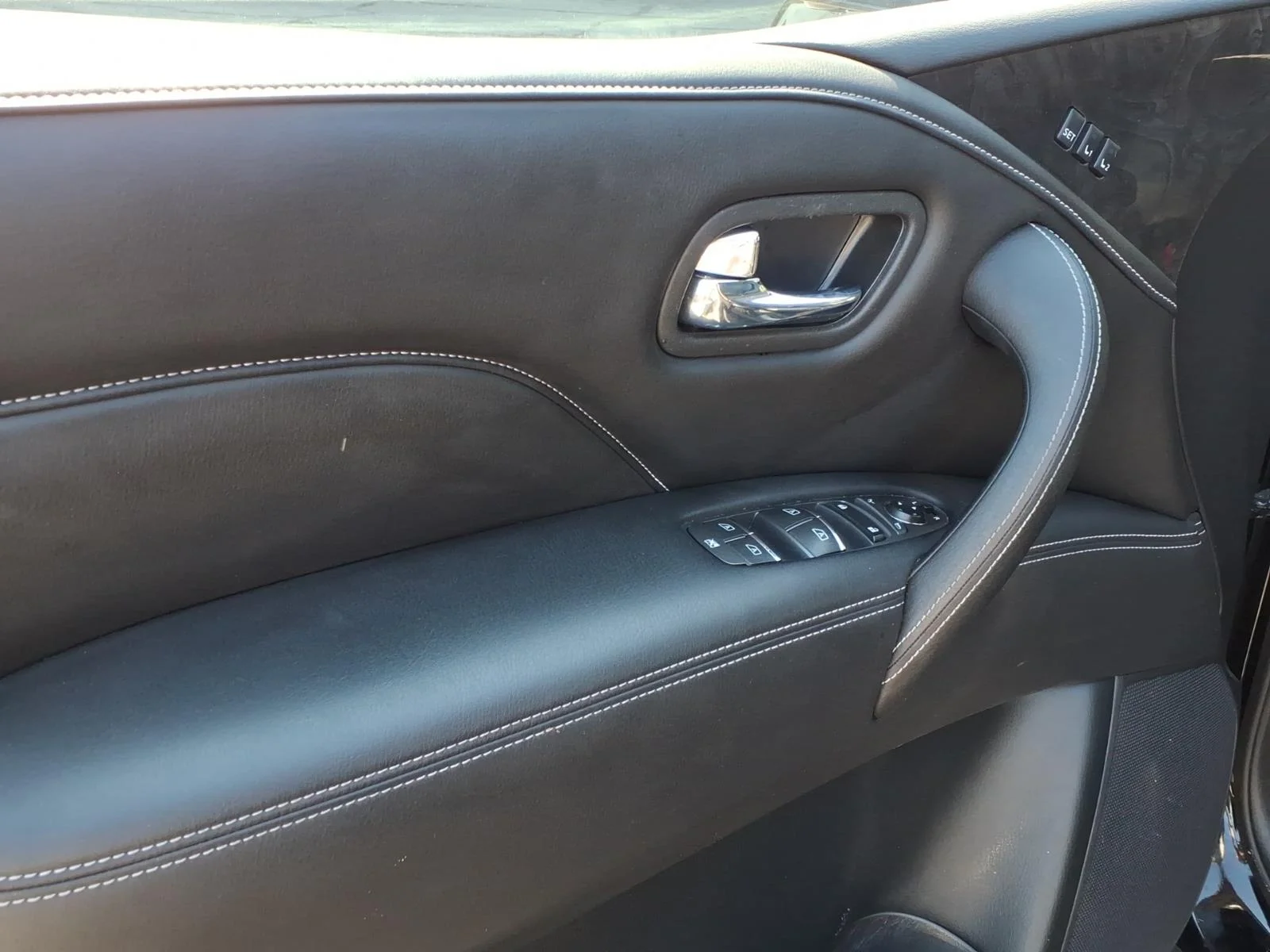 Used 2020 Black INFINITI LUXE image 11