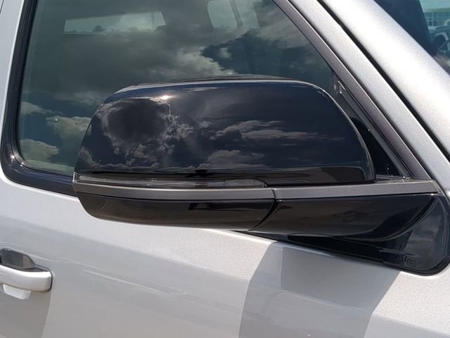 New 2026 Silver-Zynith Exterior Paint Jeep Limited Altitude image 12