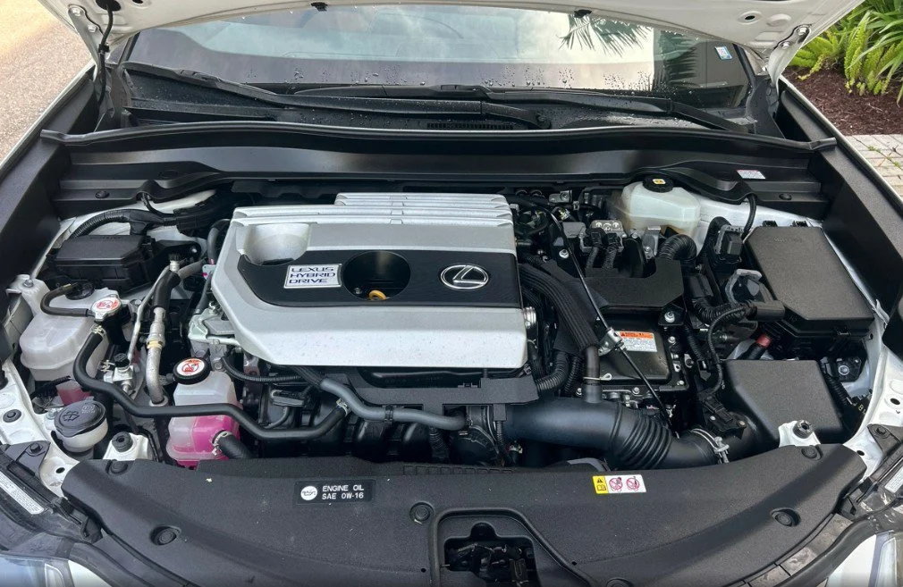 Used 2022 Ultra White Lexus UX 250h image 13