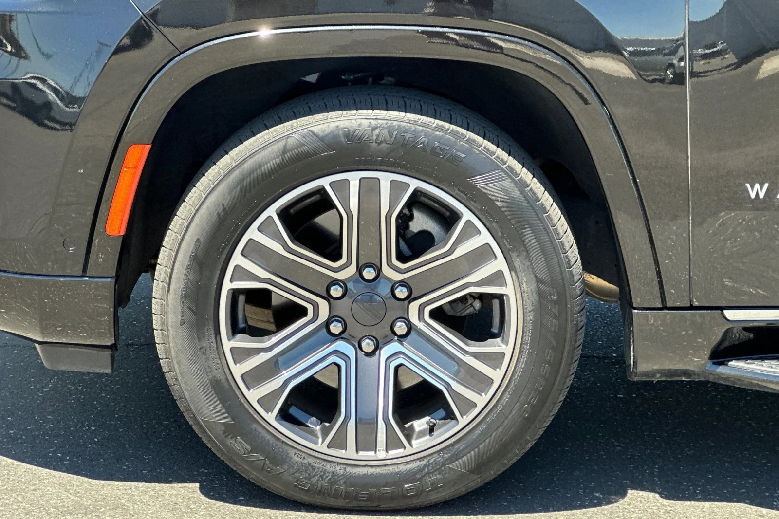 Certified Used 2023 Diamond Black Crystal Pearlcoat Jeep Series II image 27