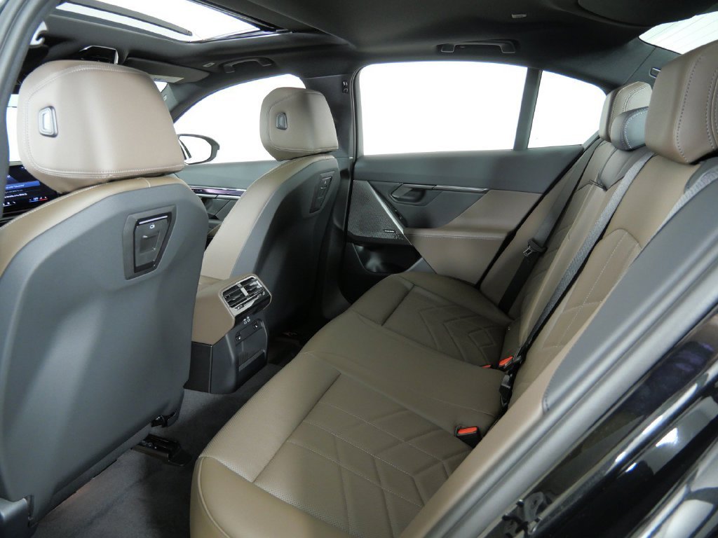 New 2027 Black Sapphire Metallic BMW 530i xDrive image 30