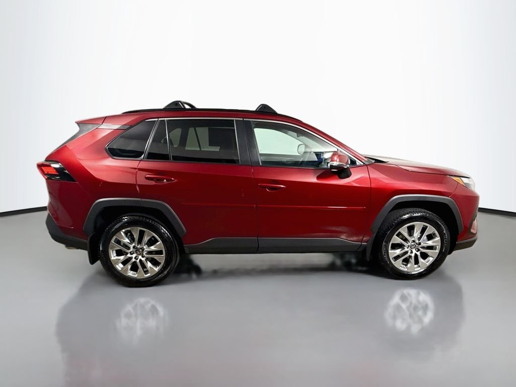 Used 2025 Ruby Flare Pearl Toyota XLE Premium image 8