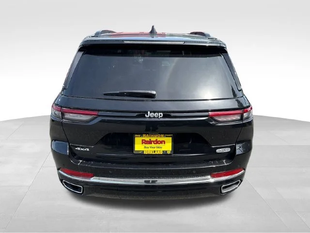 New 2025 Diamond Black Crystal Pearl-Coat Exterior Paint Jeep Overland image 6