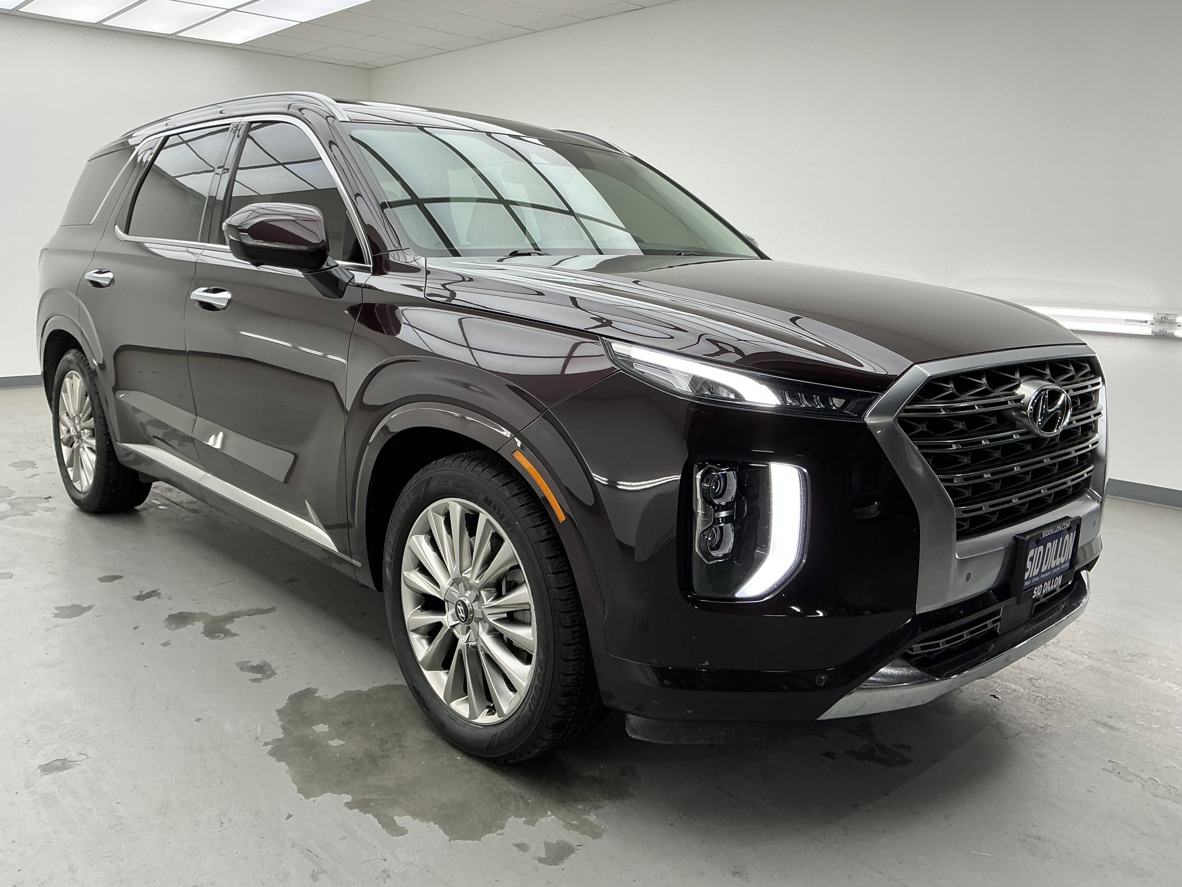 Used 2020 Sierra Burgundy Hyundai Limited image 3