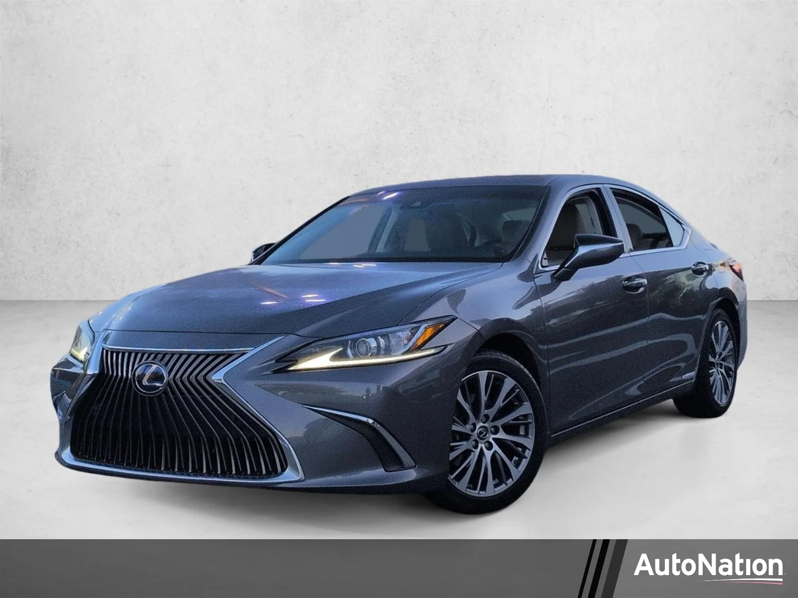 2021 Lexus ES 300h 300h's photo