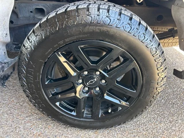 Used 2022 White Chevrolet Custom image 16