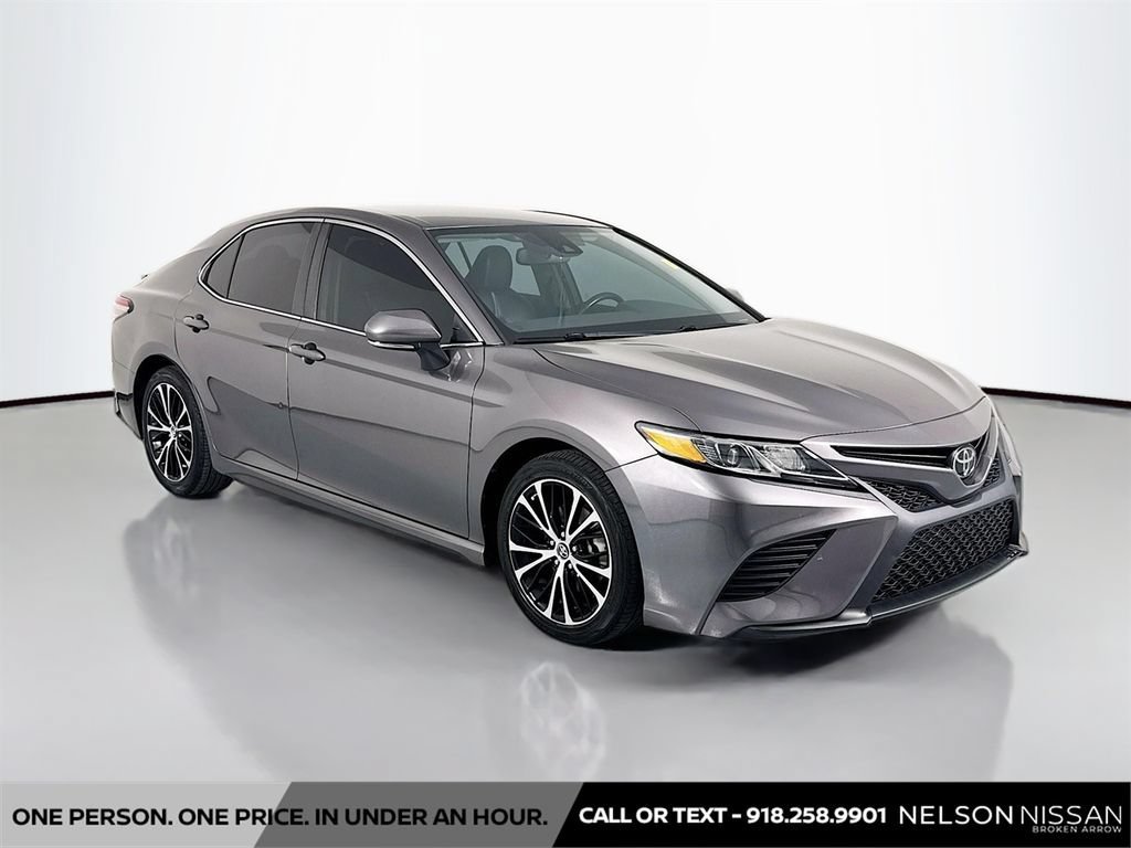 Used 2019  Toyota LE image 3