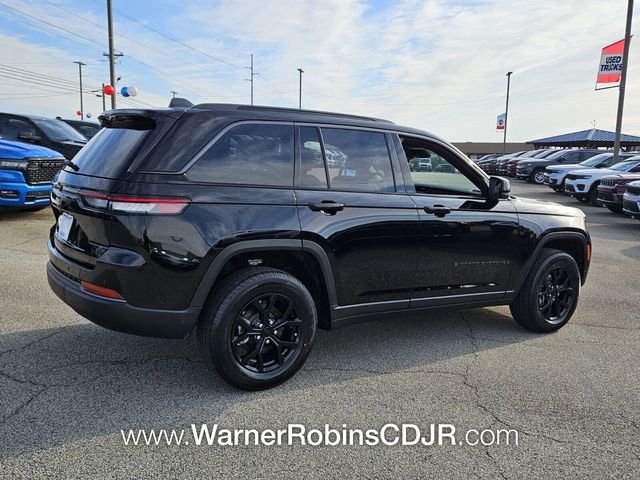 New 2026 Diamond Black Crystal Pearl-Coat Exterior Paint Jeep Altitude image 12
