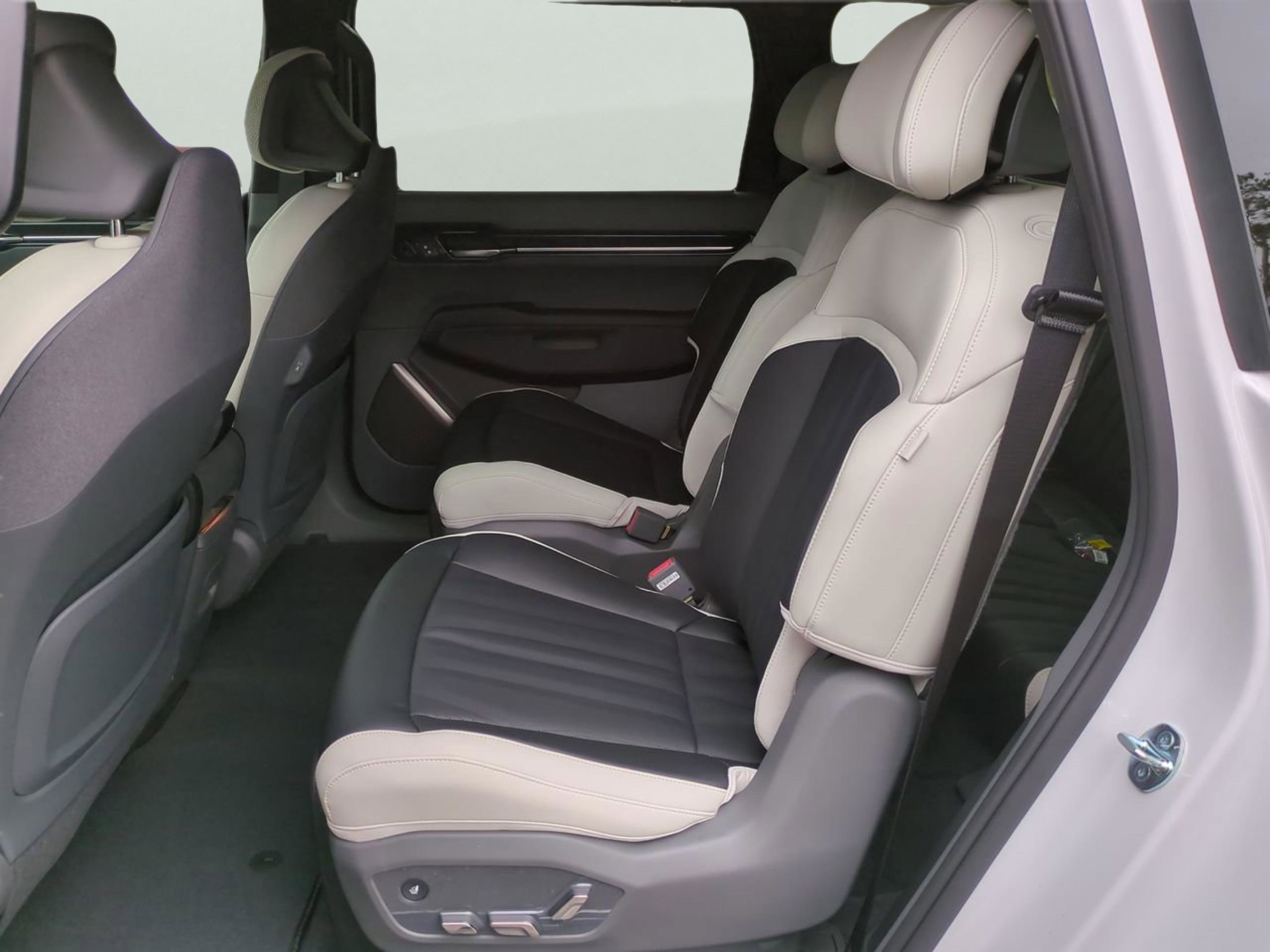 New 2026 Glacial White Pearl Kia GT-Line image 17