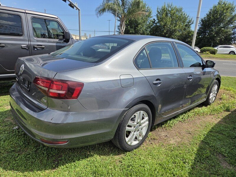 Used 2018 Gray Volkswagen 1.4T S image 9