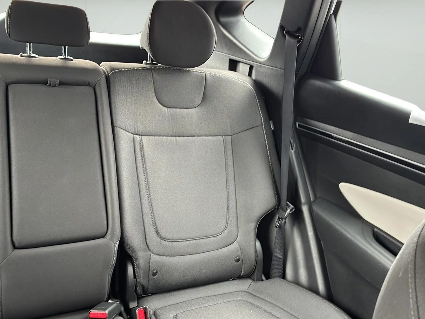 Used 2024 White Pearl Hyundai SE image 18