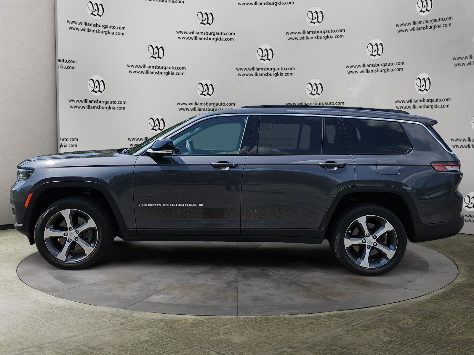 Used 2024 Gray Jeep Limited image 2