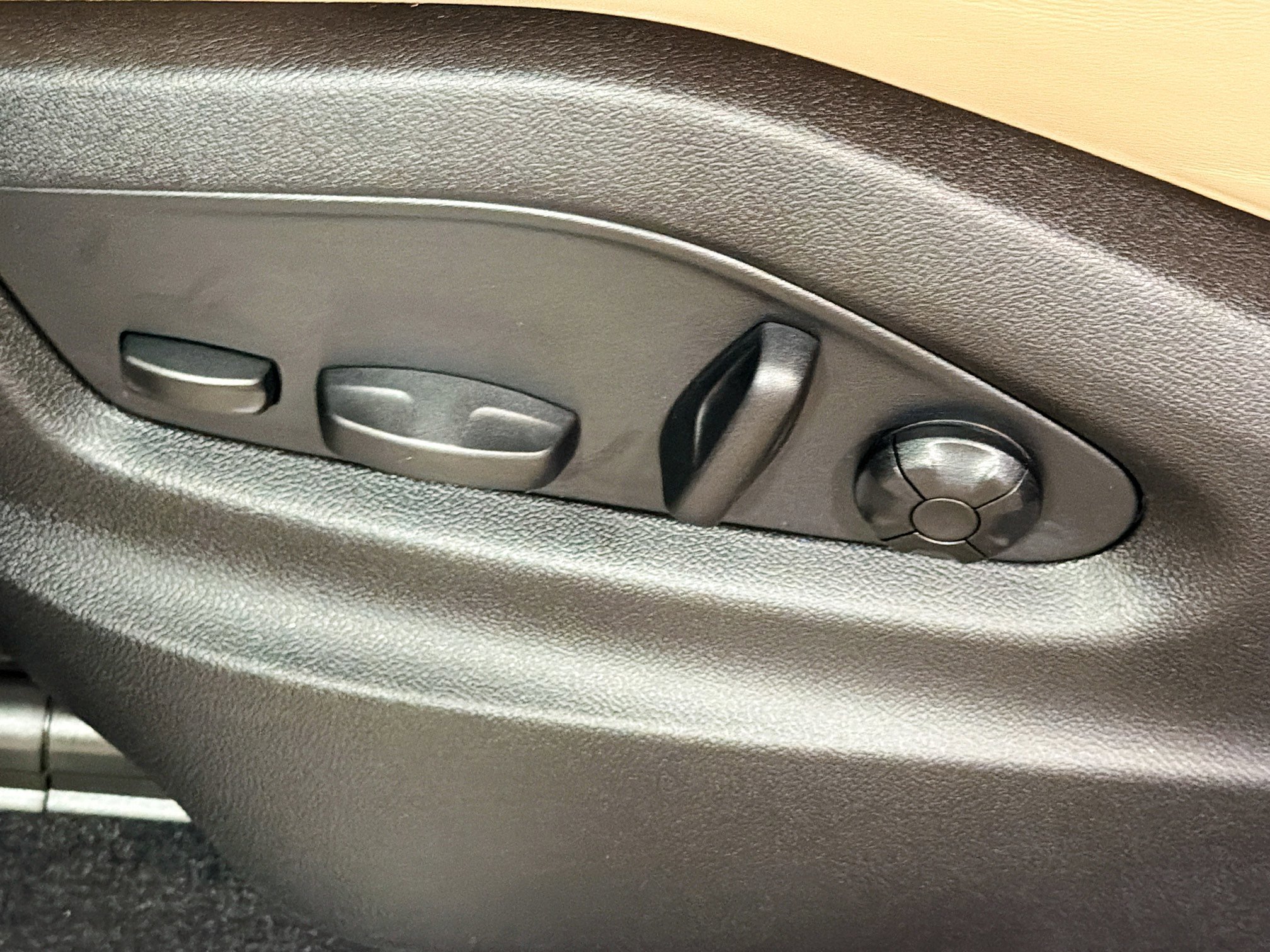 New 2026 Arctic Grey Porsche E-Hybrid image 25