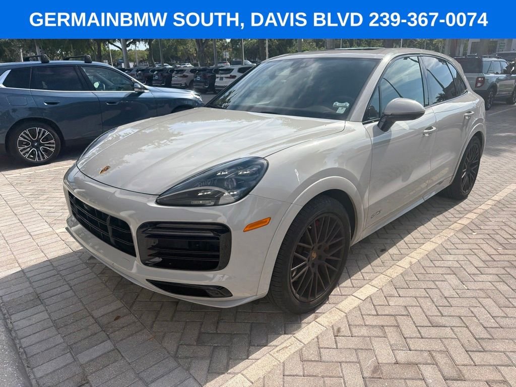 2022 Porsche Cayenne GTS's photo