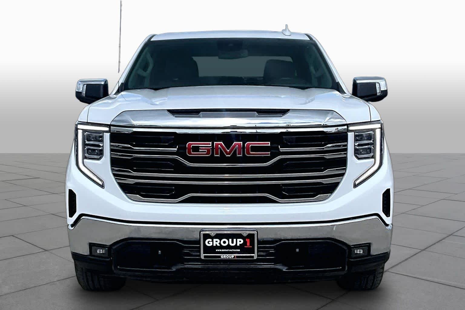 Used 2025 Summit White GMC SLT image 4