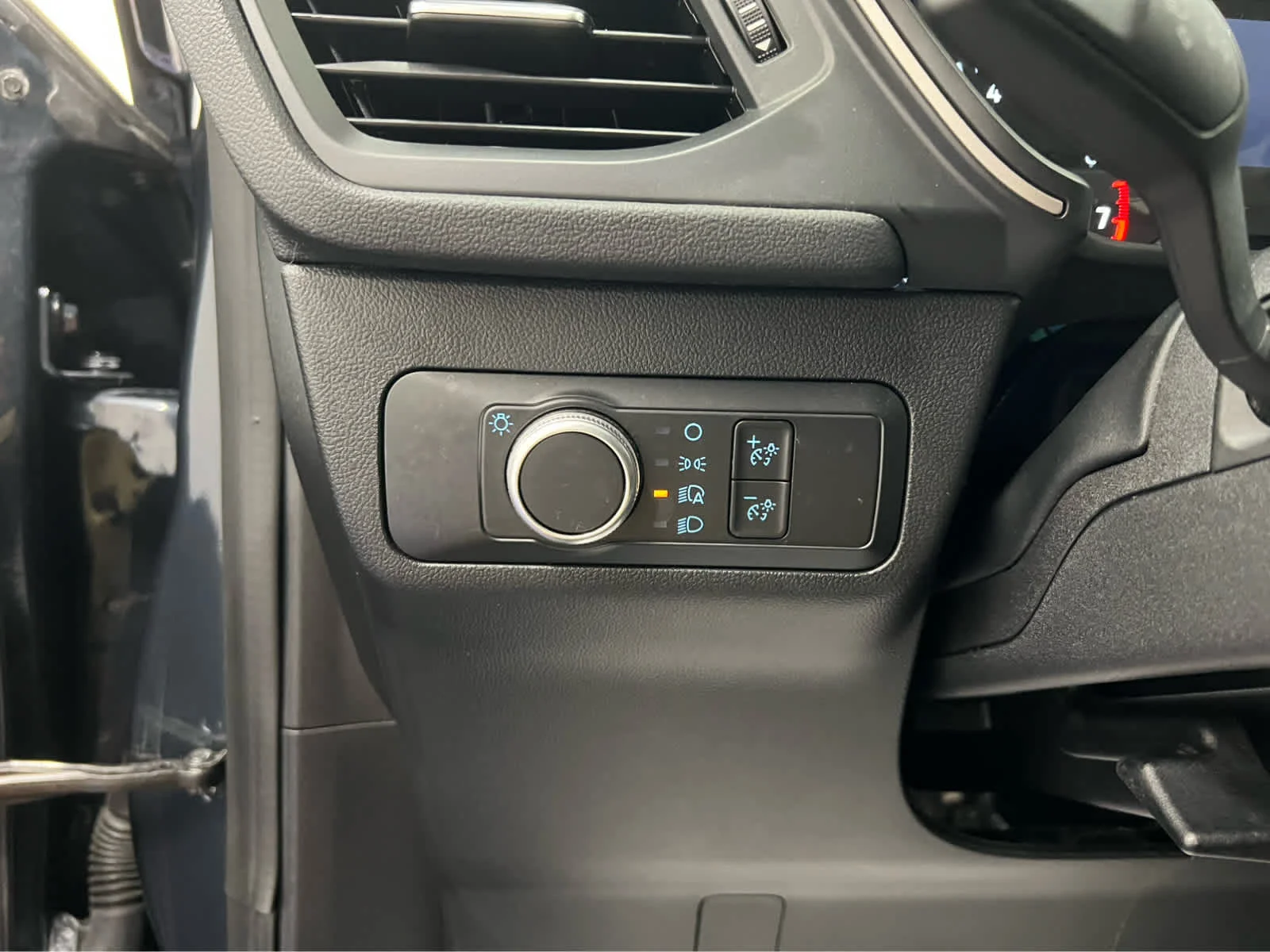 Used 2022 Stone Blue Metallic Ford SE image 16
