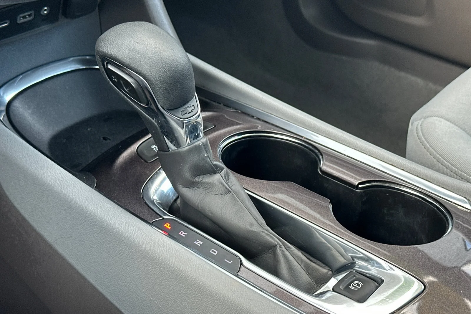 Used 2024 Sterling Gray Metallic Chevrolet LT image 21