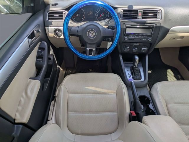 Used 2013 Gray Volkswagen 2.5L SE image 16