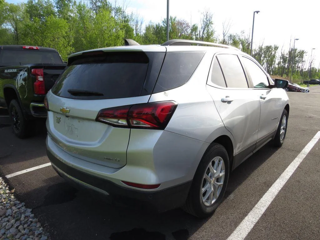 Used 2022 Silver Ice Metallic Chevrolet LT image 9