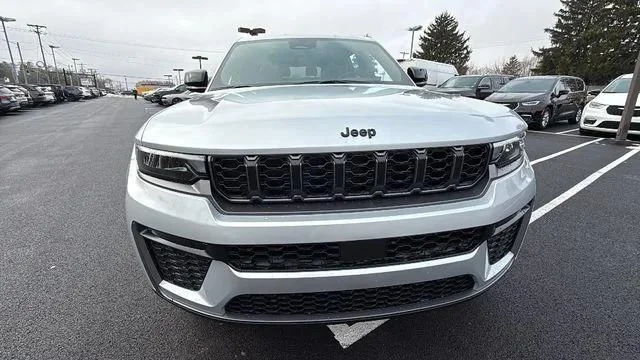New 2026 Silver Zynith Exterior Paint Jeep Limited image 34