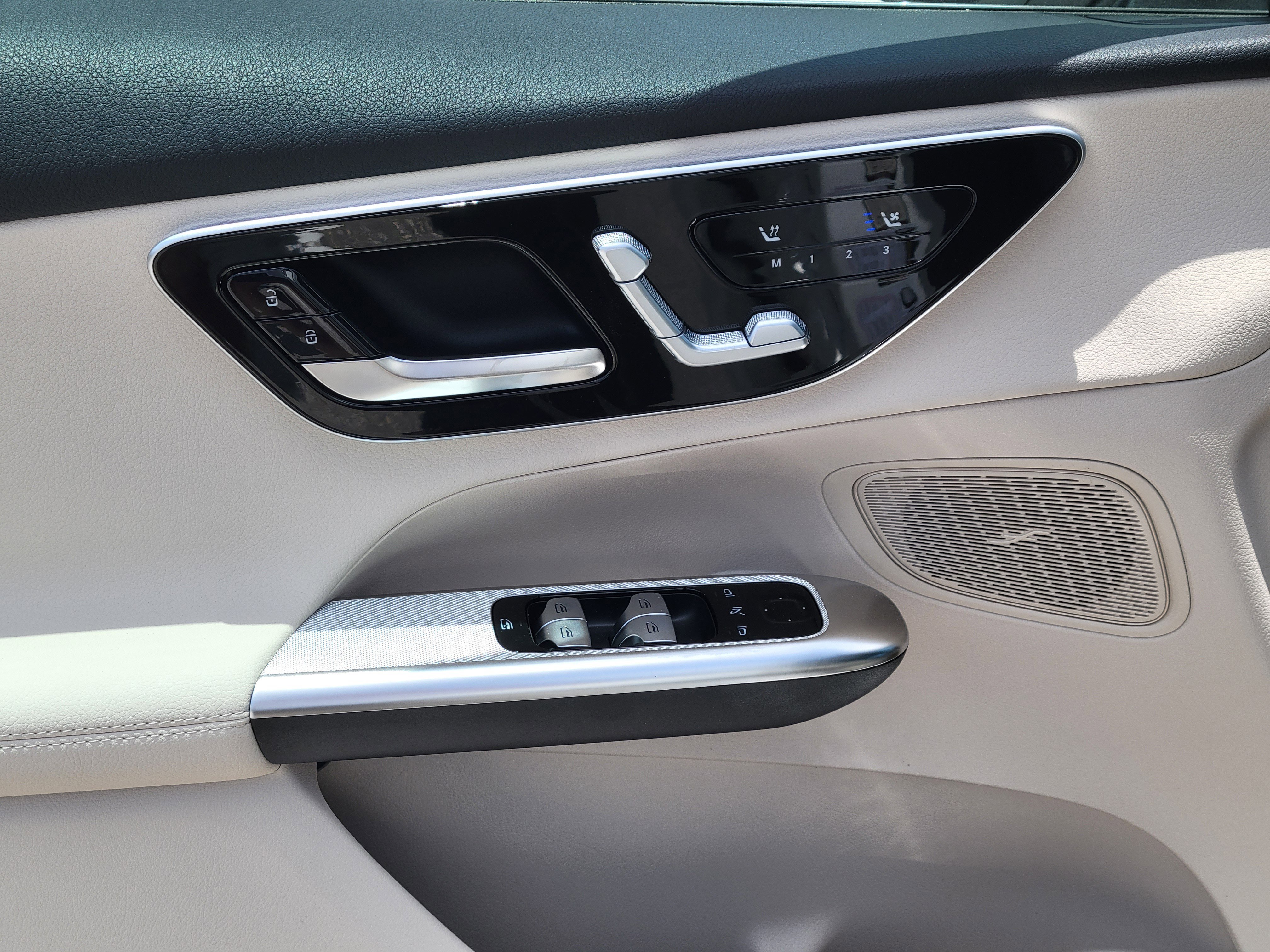 New 2026 Polar White Mercedes-Benz GLC 300 image 99