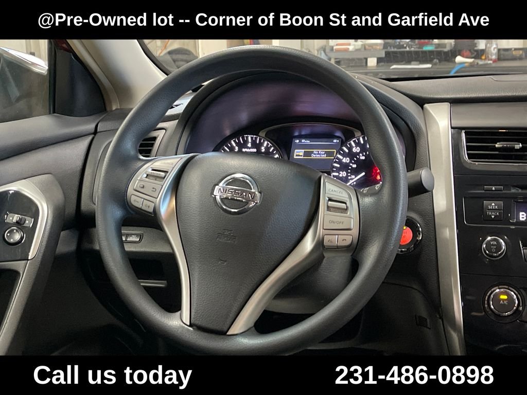 Used 2013 Red Nissan 2.5 S image 20
