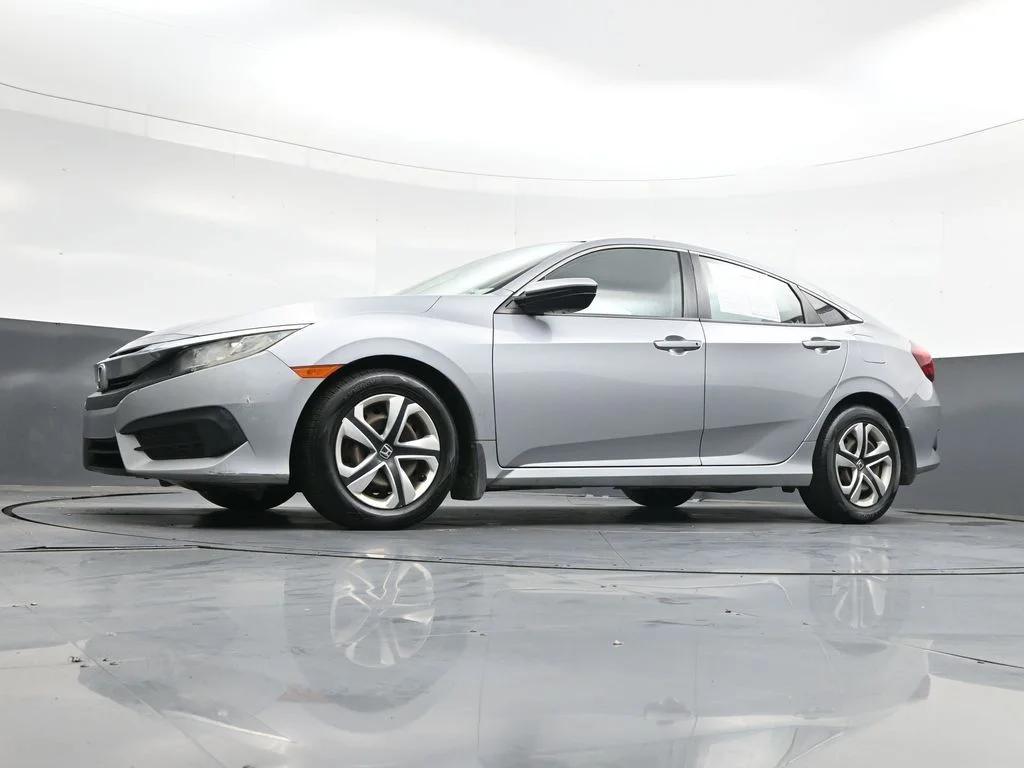 Used 2018  Honda LX image 28