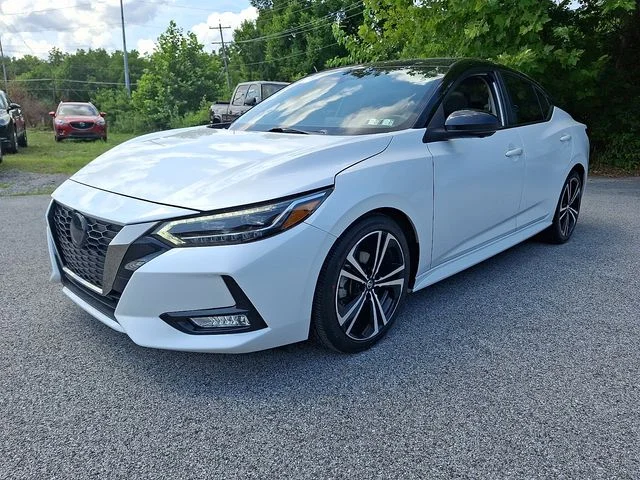 Used 2022 White Nissan SR image 3