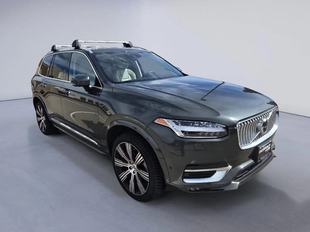 Used 2022 Pine Grey Metallic Volvo Inscription image 8