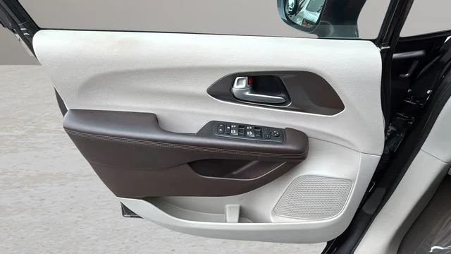 Used 2017 Gray Chrysler Touring L Plus image 17
