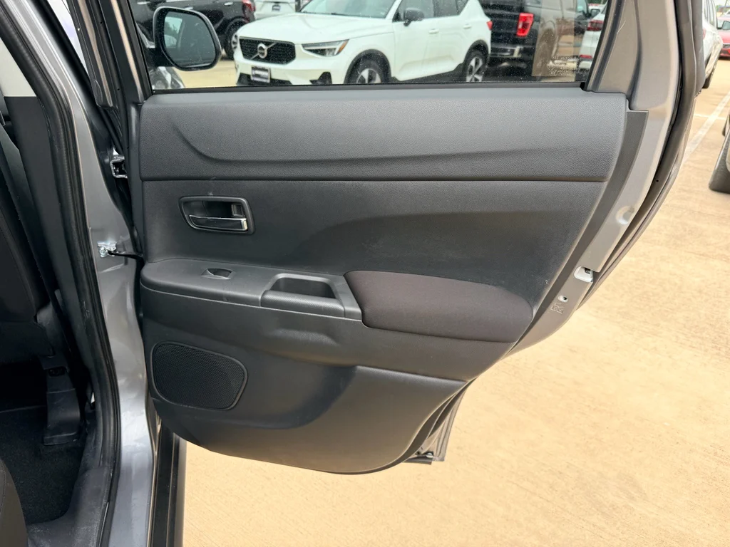 Used 2024 Labrador Black Pearl Mitsubishi ES image 22