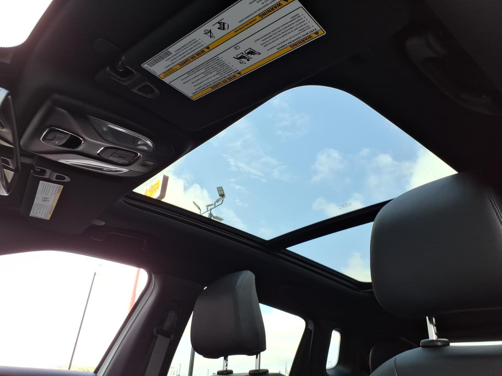 New 2026 Bright White Clear-Coat Exterior Paint Jeep Limited Altitude image 7